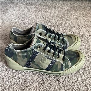 Soda Camouflage Canvas Sneakers